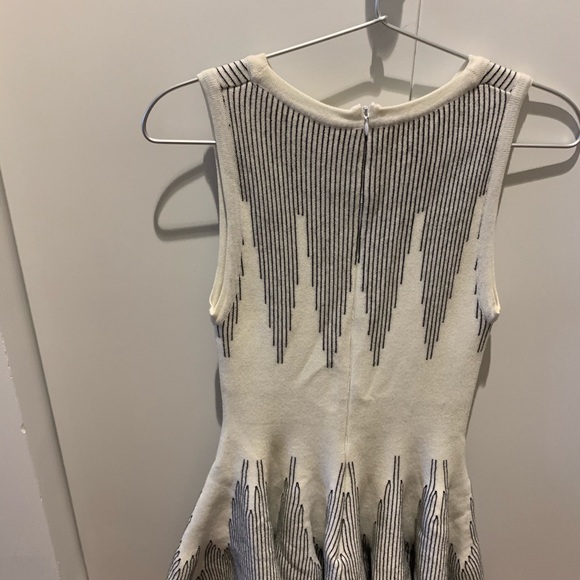 Designer brand mini dress - Picture 4 of 4